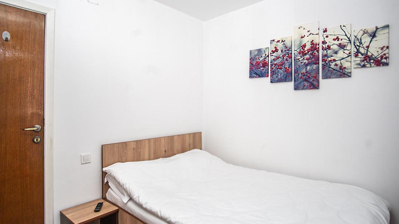 Hotel La Platouri Voluntari Eksteriør billede